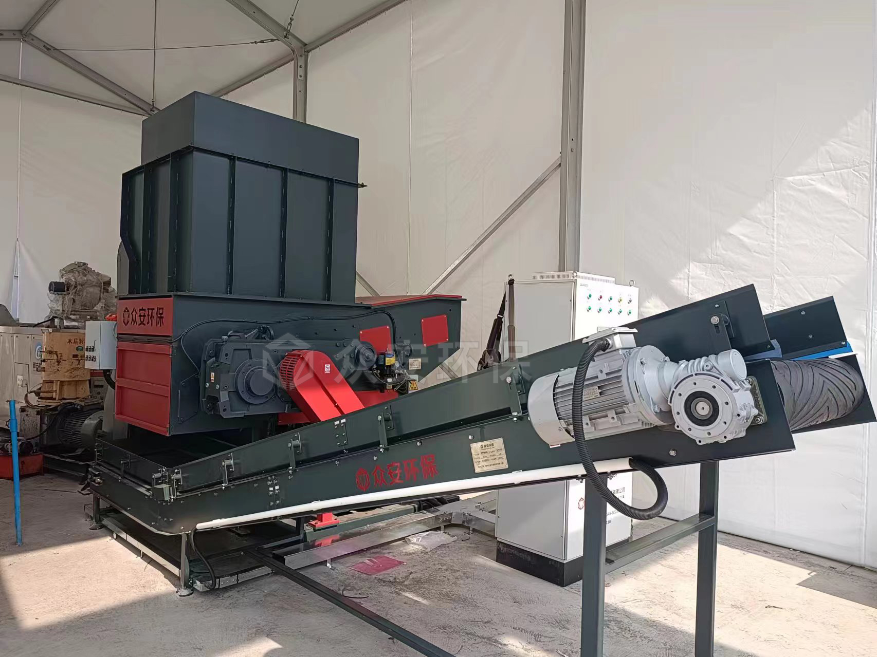 單軸細(xì)撕碎機3.jpg